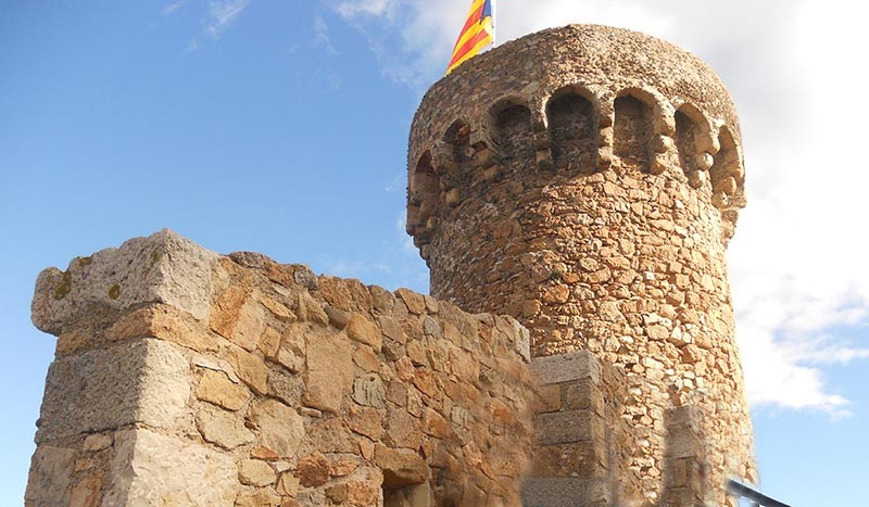 castell Tossa de mar hostal Fabrellas
